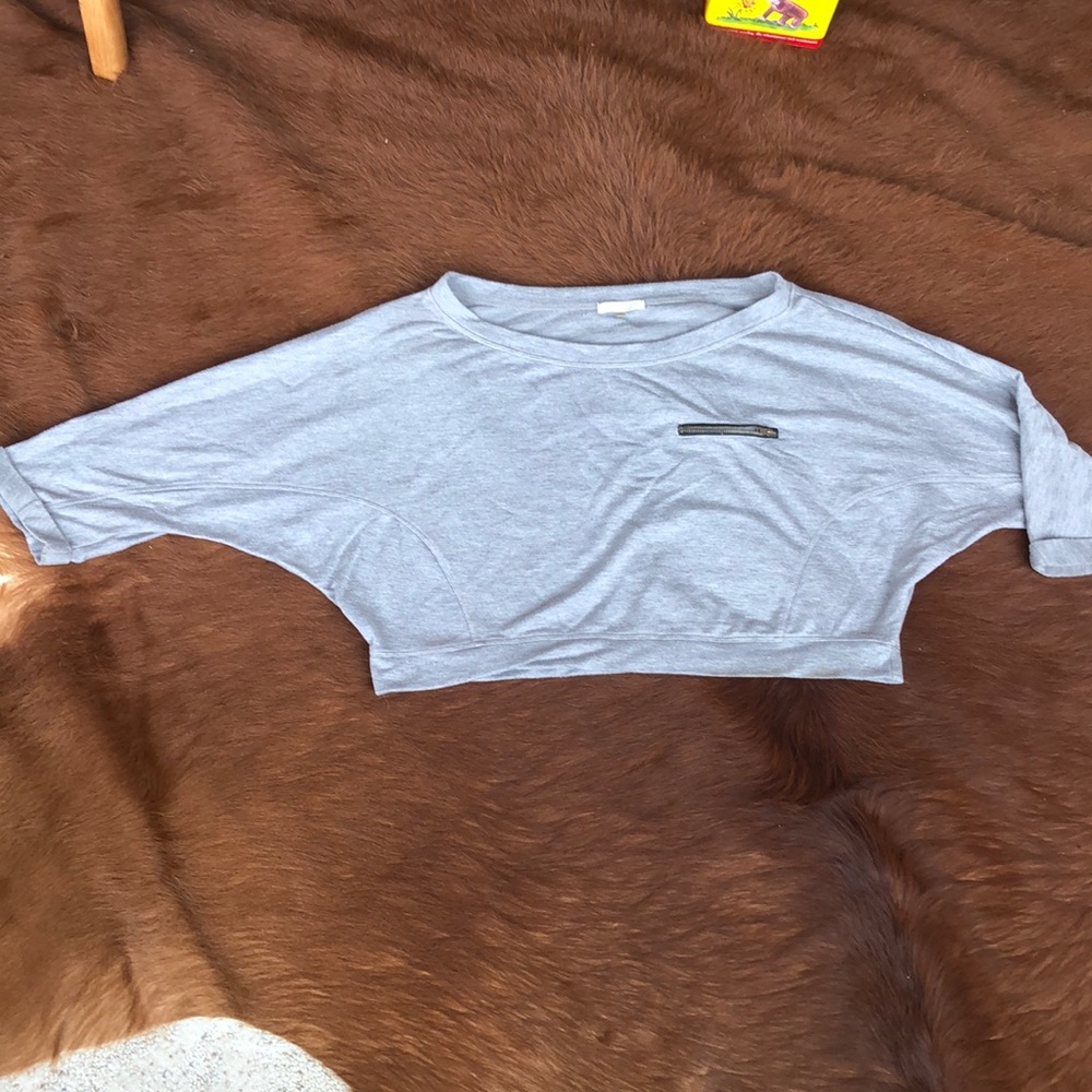 Women’s gray crop top